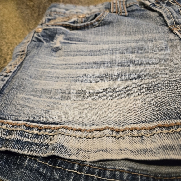 Maurices Distressed Blue Denim Shorts Juniors 3/4 Button Zip Cotton Stretch - Picture 8 of 16